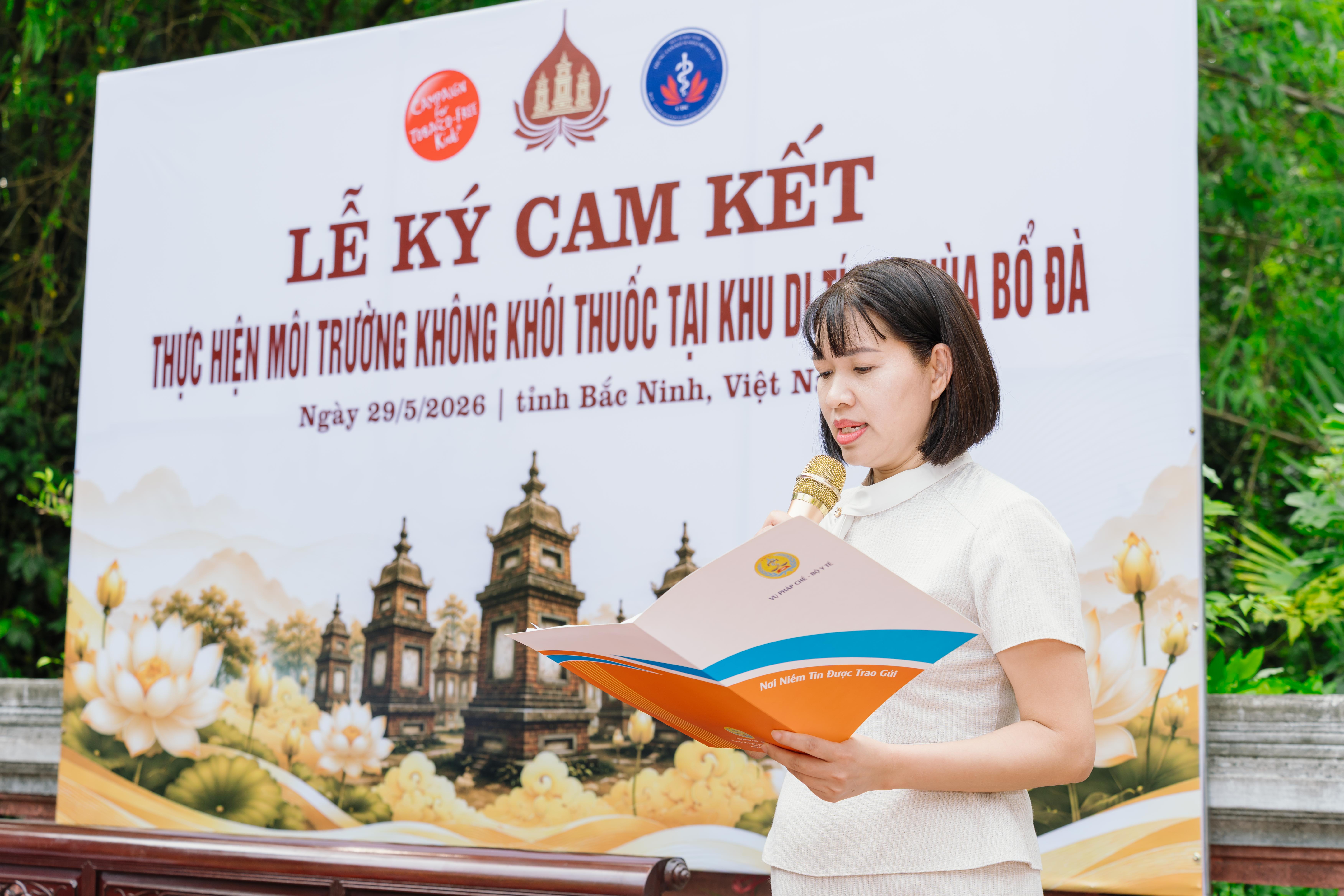 ba-dinh-thi-thu-thuy-pho-vu-truong-vu-phap-che-bo-y-te-phat-bieu-tai-le-ky-cam-ket-17800617782811630698778 Xây dựng Di tích Quốc gia đặc biệt Chùa Bổ Đà thành mô hình điểm không khói thuốc lá- Ảnh 3.