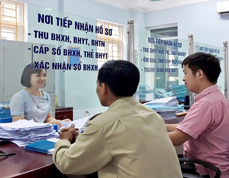 bao-hiem-xa-hoi-bat-buoc-bhxh-1779268941589141457765-1779441709826-17794417110351272950694-1 Ai phải đóng bảo hiểm xã hội bắt buộc cao nhất từ 1/7 khi mức lương cơ sở tăng?- Ảnh 1.