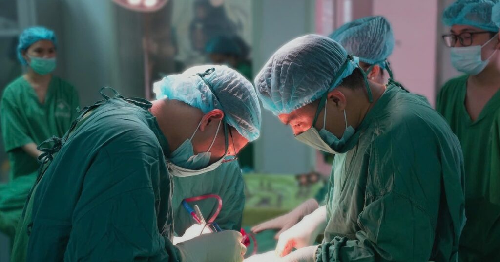 Bảo tồn tử cung cho người mẹ bị biến chứng sản khoa sau 3 lần sinh mổ