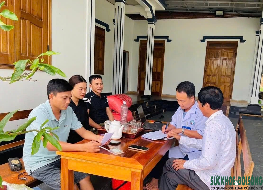 Đưa bác sĩ về xã giúp người dân thay đổi thói quen ‘có bệnh mới đi khám’- Ảnh 1.