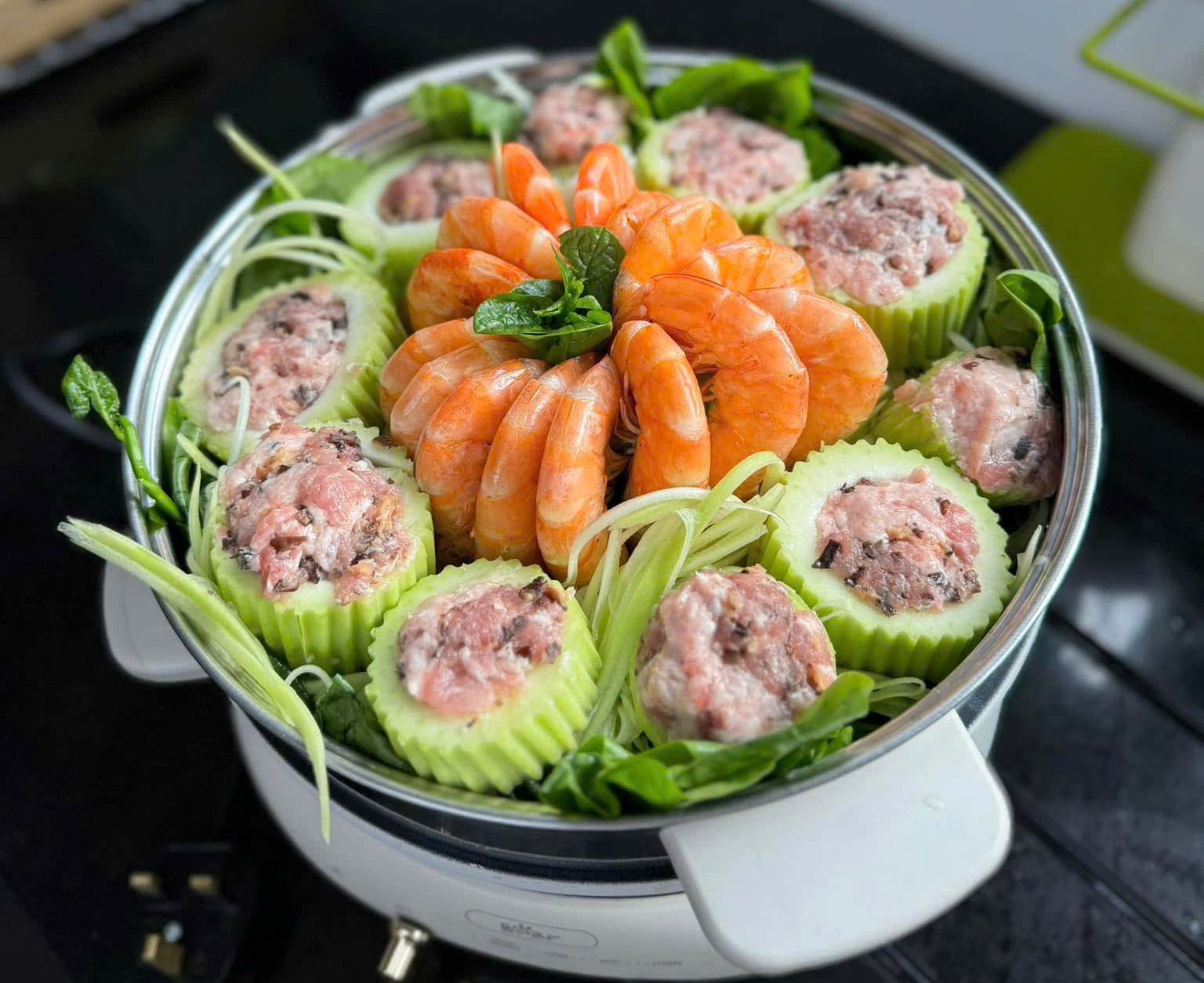 Lẩu tôm bầu: Món ngon thanh mát, bổ dưỡng cho cả gia đình - Ảnh 1.