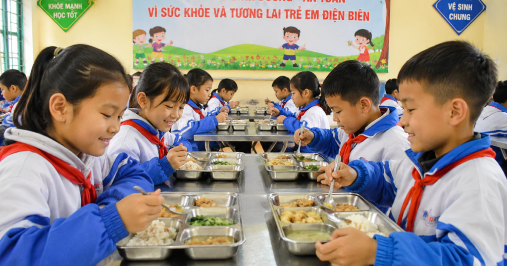 Phối hợp liên ngành tổ chức bữa ăn học đường tỉnh Điện Biên