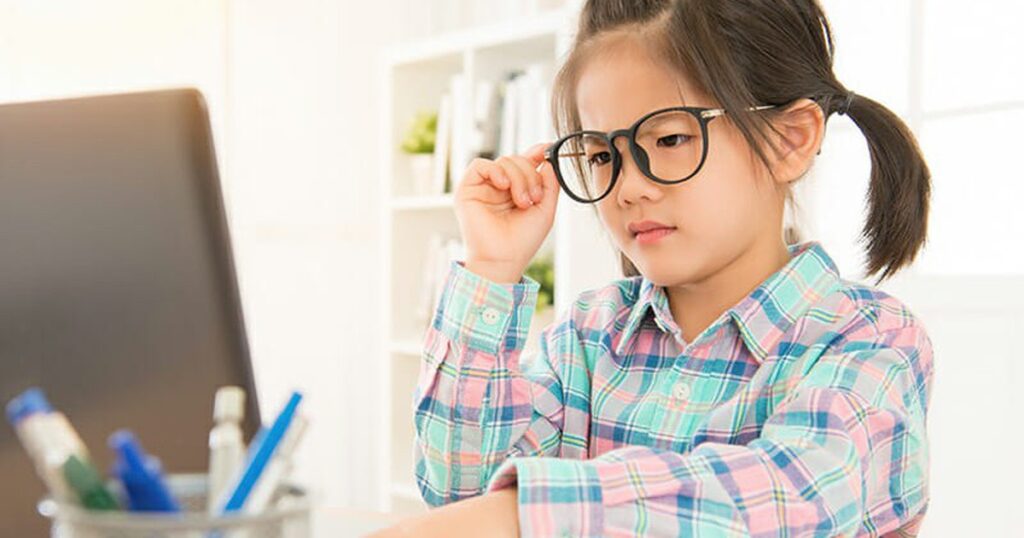 Những thói quen giúp trẻ giảm nguy cơ cận thị