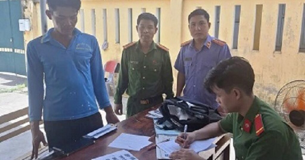 Bắt tạm giam đối tượng tham ô tài sản của cây xăng