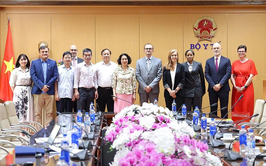 Thứ trưởng Nguyễn Thị Liên Hương tiếp, làm việc với đoàn công tác Nhóm phụ trách Quốc gia của Quỹ Toàn cầu