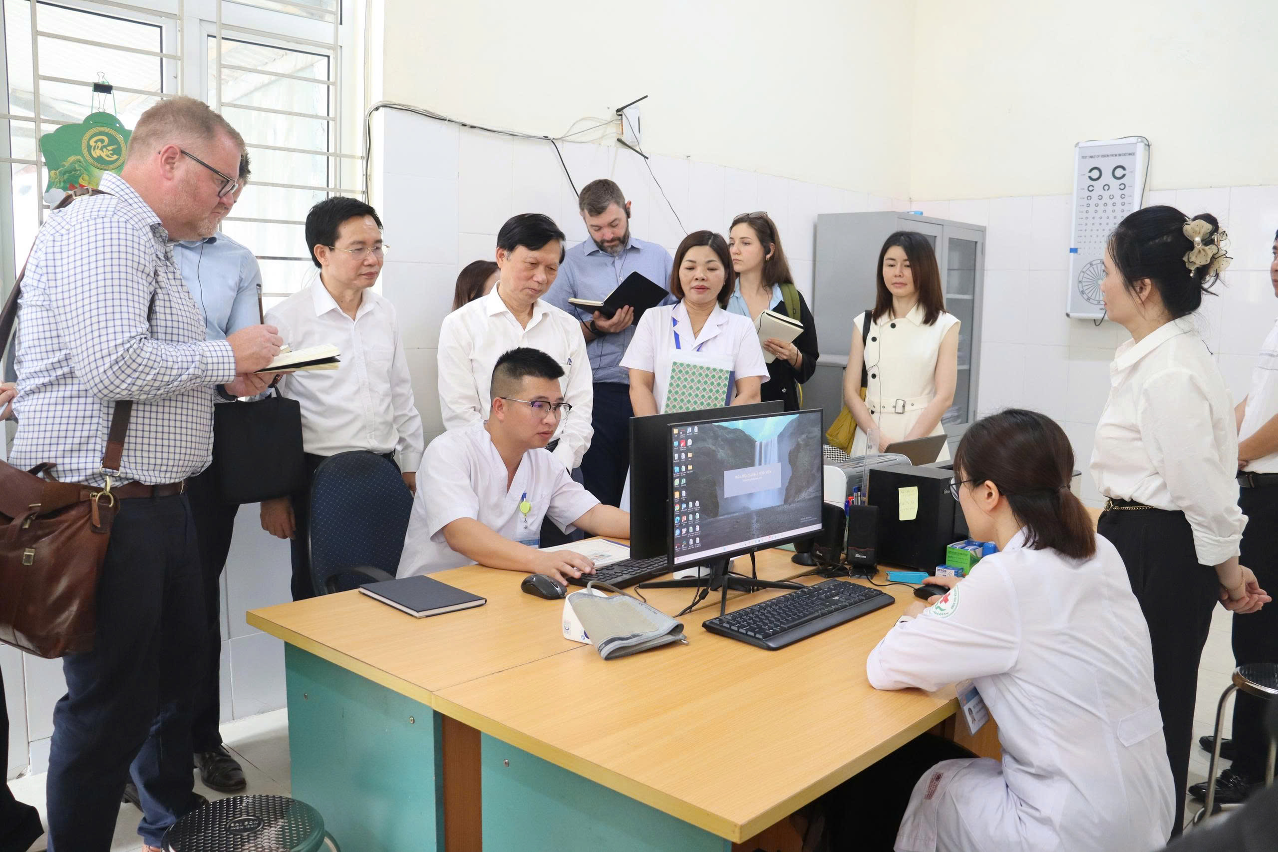 Chuyển đổi số y tế để tăng khả năng tiếp cận dịch vụ y tế cho người dân- Ảnh 2.