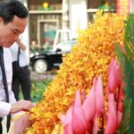 Bí thư Thành ủy TPHCM Trần Lưu Quang dâng hoa tưởng niệm Chủ tịch Hồ Chí Minh