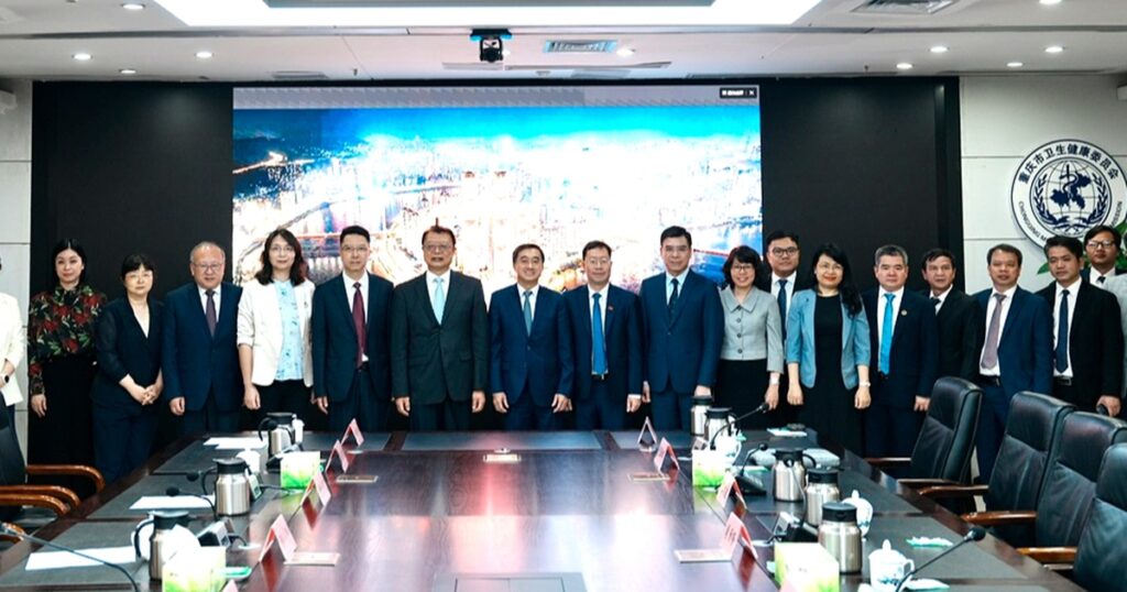 Thứ trưởng Trần Văn Thuấn làm việc với Uỷ ban Y tế và Sức khoẻ Thành phố Trùng Khánh, Trung Quốc