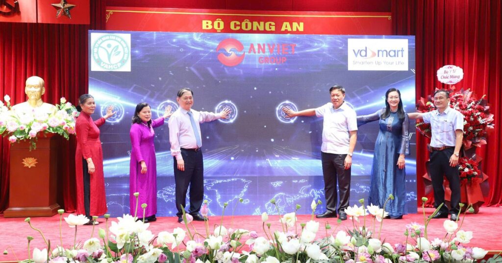 Thứ trưởng Đỗ Xuân Tuyên: VAHCP tiếp tục đồng hành cùng ngành y tế vì sức khỏe người dân