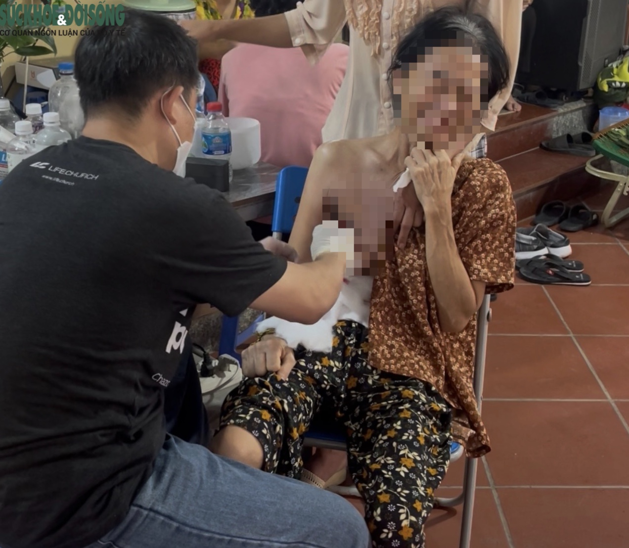 Ngang nhiên 'mổ' khối u ngay tại cơ sở chữa bệnh bằng nước: Không tuân theo quy chuẩn y khoa nào, cơ quan chức năng cần vào cuộc- Ảnh 4.