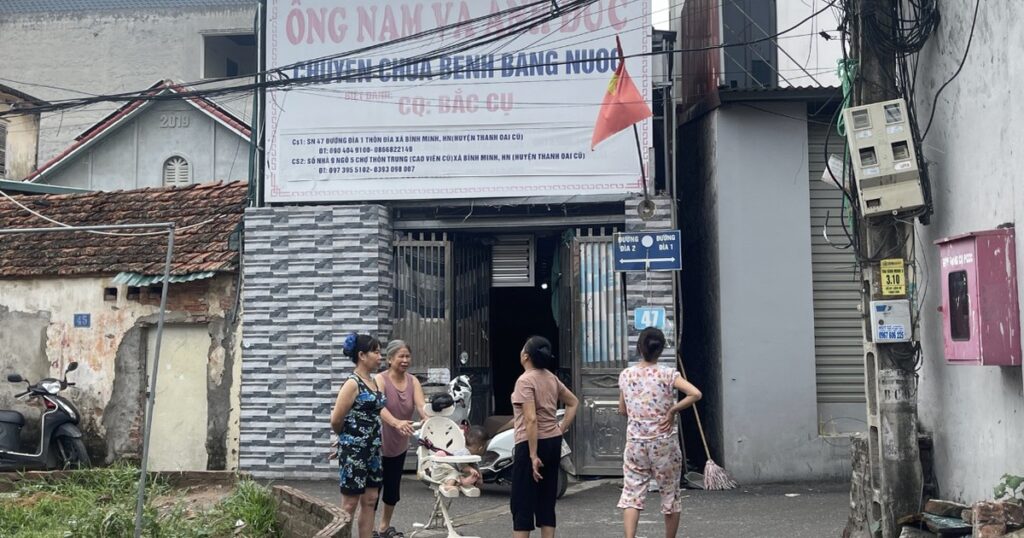 Người dân quanh nơi chữa bệnh bằng nước của ông Nguyễn Tiến Nam nói ‘nhẹ nhõm’ sau khi cơ sở đóng cửa