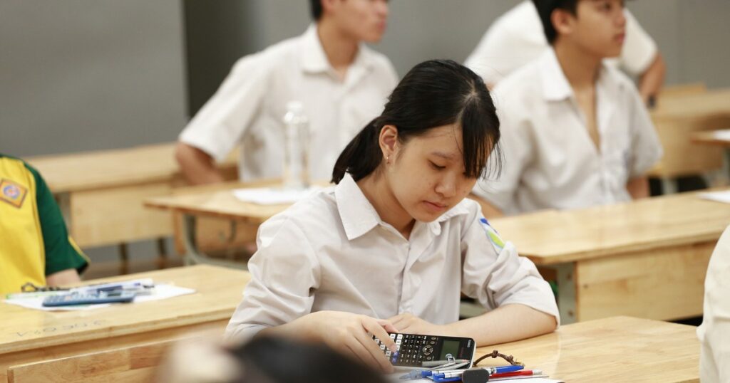 Nhiều khu vực mưa dông ngày thi tốt nghiệp THPT 2026