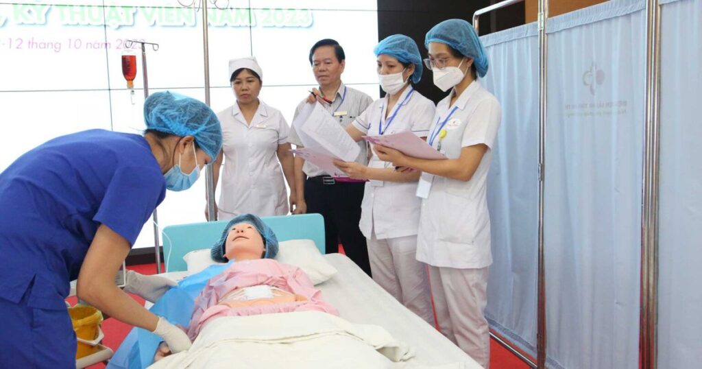 Nữ điều dưỡng Sản Nhi: ‘Sau mỗi mũi tiêm, ca trực là trách nhiệm với tính mạng con người’