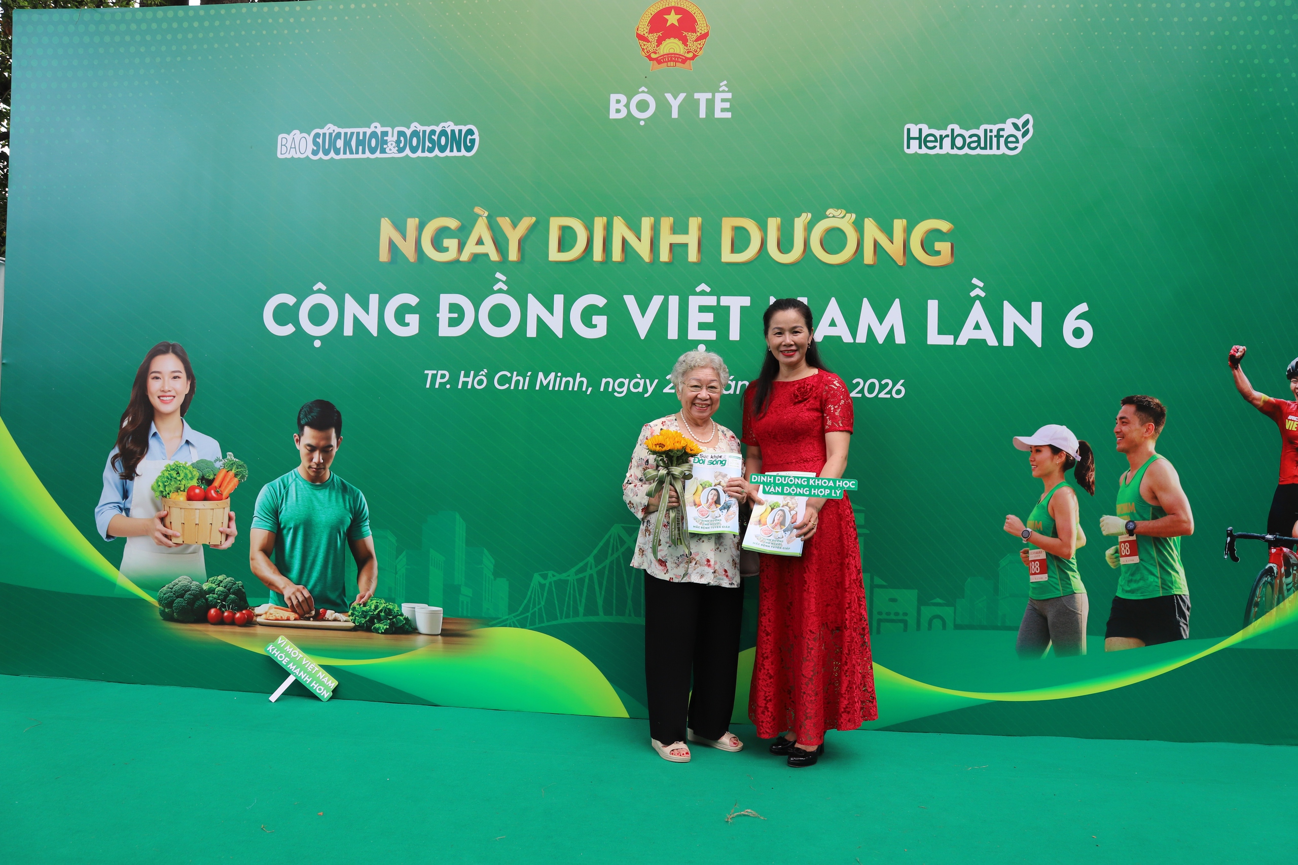 Người dân hào hứng khám sức khỏe miễn phí tại Ngày Dinh dưỡng cộng đồng Việt Nam lần 6- Ảnh 7.