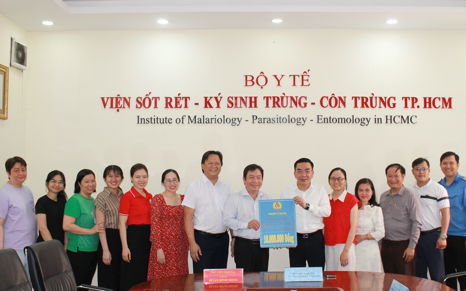Công đoàn Y tế Việt Nam đồng hành chăm lo sức khỏe nhân viên y tế