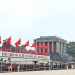 Dòng người nối dài vào Lăng viếng Bác trong ngày đặc biệt