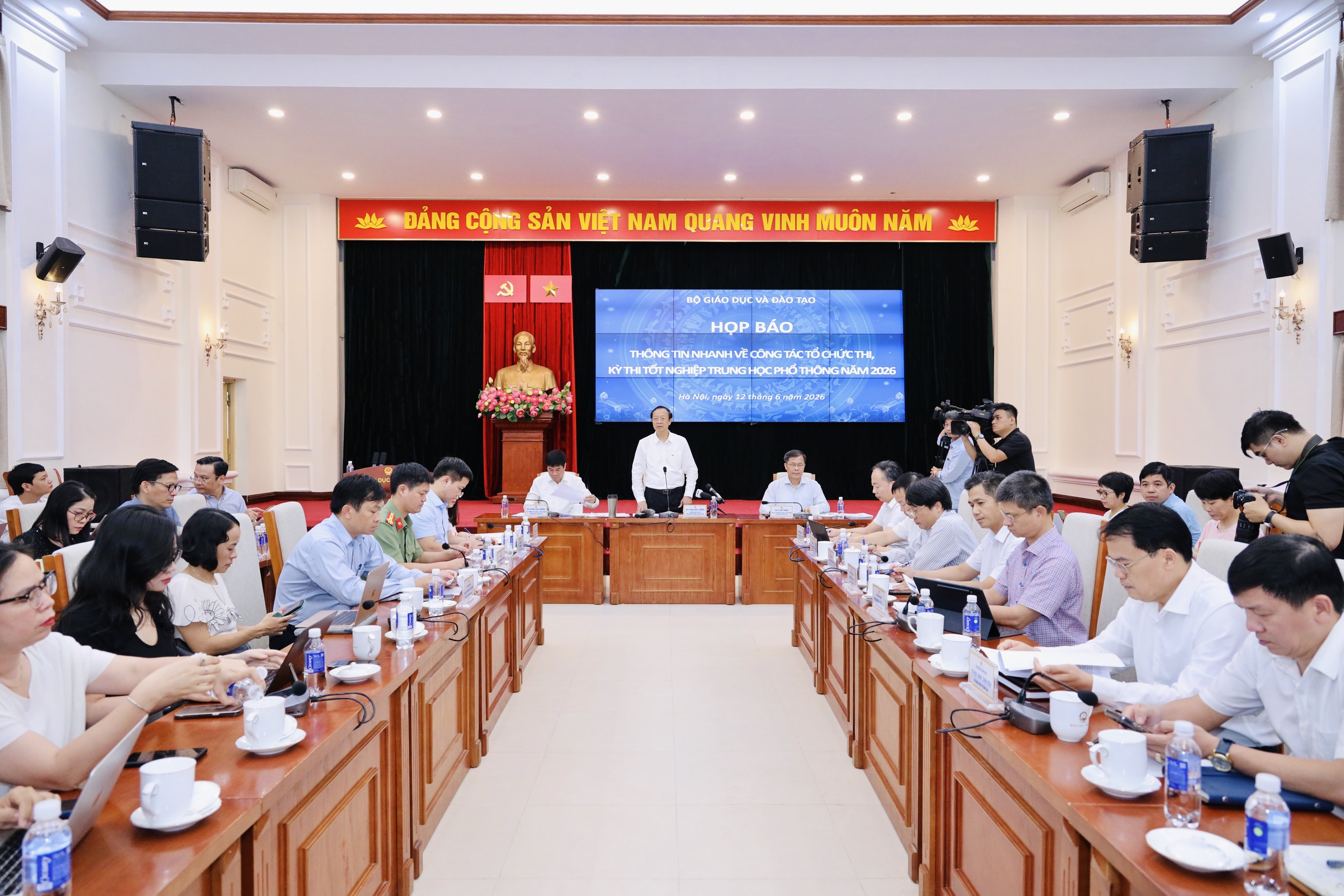 img9496-1781261376101593323498 Đề thi tốt nghiệp THPT 2026 khó hay dễ, công tác chấm thi tự luận sẽ thế nào?- Ảnh 1.