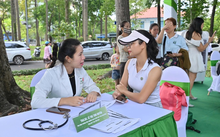 Người cao tuổi tại 3 xã ở TPHCM được chăm sóc và quản lý sức khỏe tại nhà- Ảnh 3.