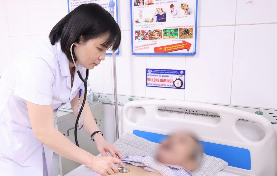 Sử dụng rượu bia nhiều năm, người đàn ông ngừng tuần hoàn 2 lần do nhồi máu cơ tim- Ảnh 1.