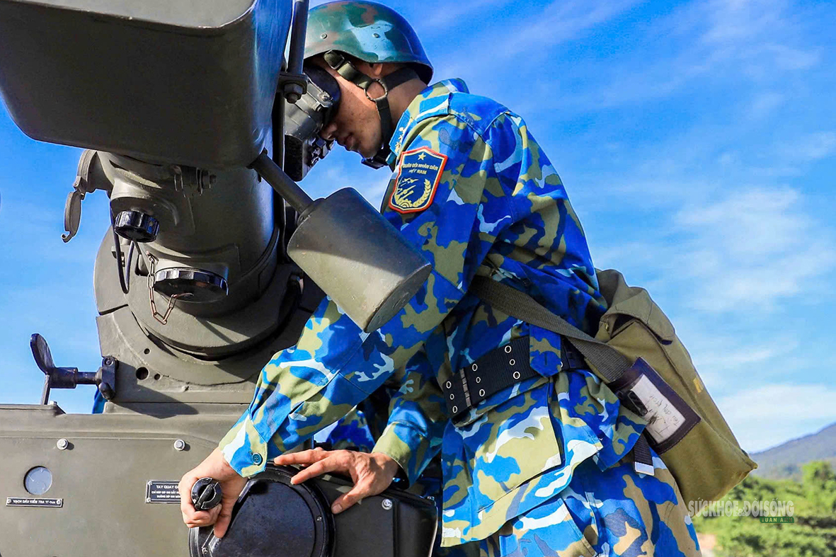 linh-phong-khong-san-uav-tren-dinh-son-tra-6-17797227482241830351042 Huấn luyện 'săn UAV' trên đỉnh Sơn Trà- Ảnh 3.