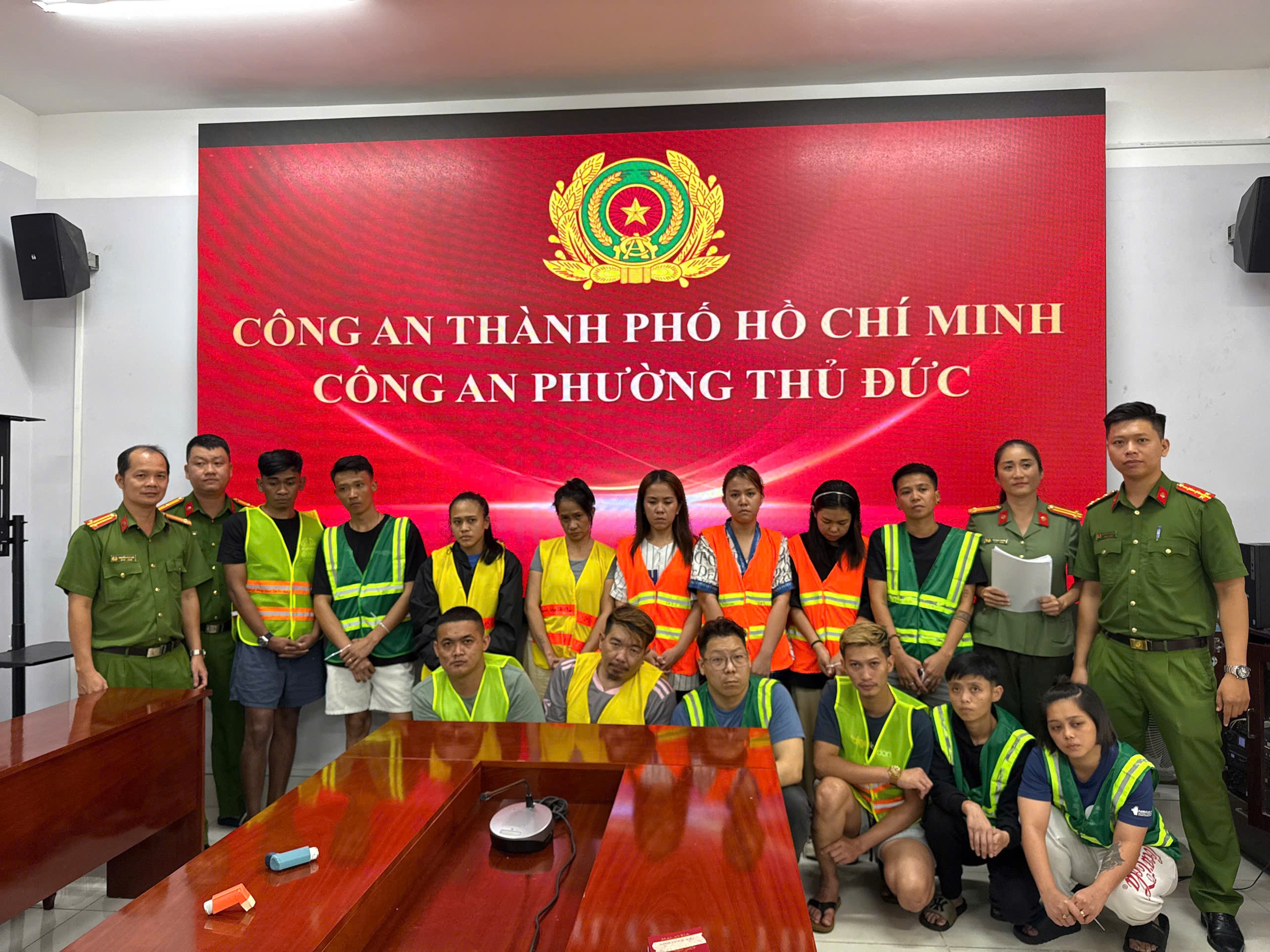 Từ 'ổ' ma túy của người nước ngoài, Công an TPHCM bóc gỡ đường dây lừa đảo công nghệ cao- Ảnh 1.
