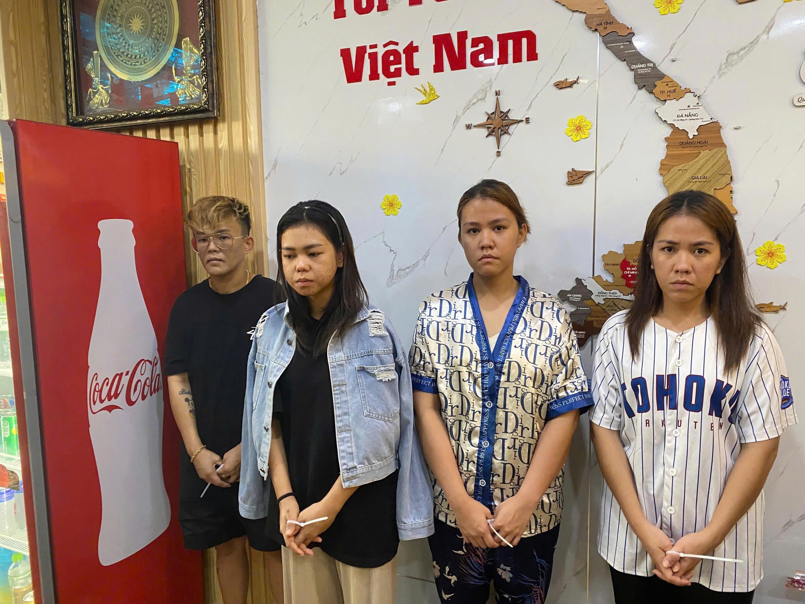 Từ 'ổ' ma túy của người nước ngoài, Công an TPHCM bóc gỡ đường dây lừa đảo công nghệ cao- Ảnh 5.