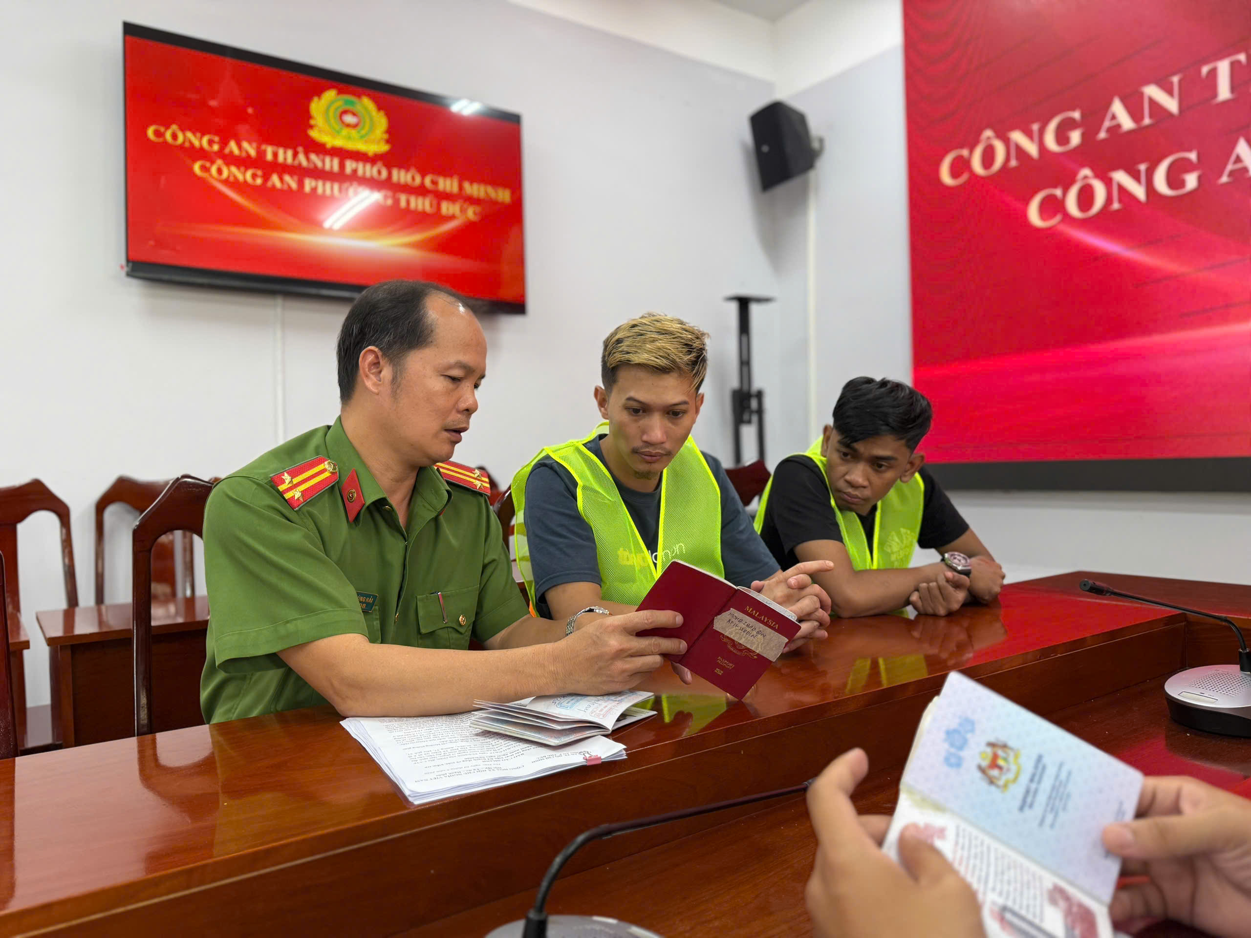 Từ 'ổ' ma túy của người nước ngoài, Công an TPHCM bóc gỡ đường dây lừa đảo công nghệ cao- Ảnh 4.