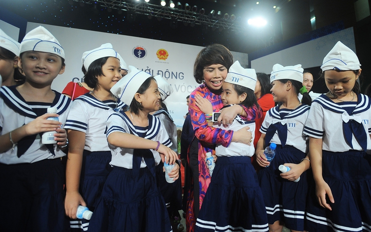 Anh hùng Lao động Thái Hương: Tăng trưởng hai con số phải được xây dựng trên nền tảng sức khỏe của nhân dân- Ảnh 7.