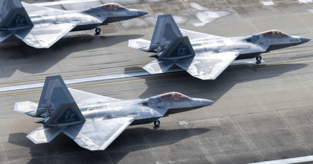 Mỹ dàn phi đội F-22 lớn nhất ở Bắc Cực để đối phó Nga