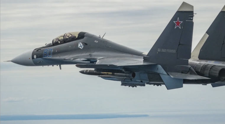may-bay-chien-dau-su-30sm2-cua-hai-quan-nga-trang-bi-ten-lua-kh-31-trong-cuoc-giao-chien-voi-may-bay-rafale-cua-phap-tren-bien-baltic-17809976837971073528954 Tiêm kích Su-30SM2 Nga luyện đòn đánh sở chỉ huy và chiến hạm NATO- Ảnh 1.
