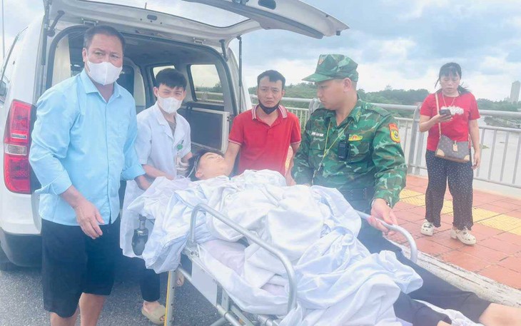 Liên tiếp mở 'luồng xanh' đưa bệnh nhân Trung Quốc qua cửa khẩu cấp cứu- Ảnh 3.