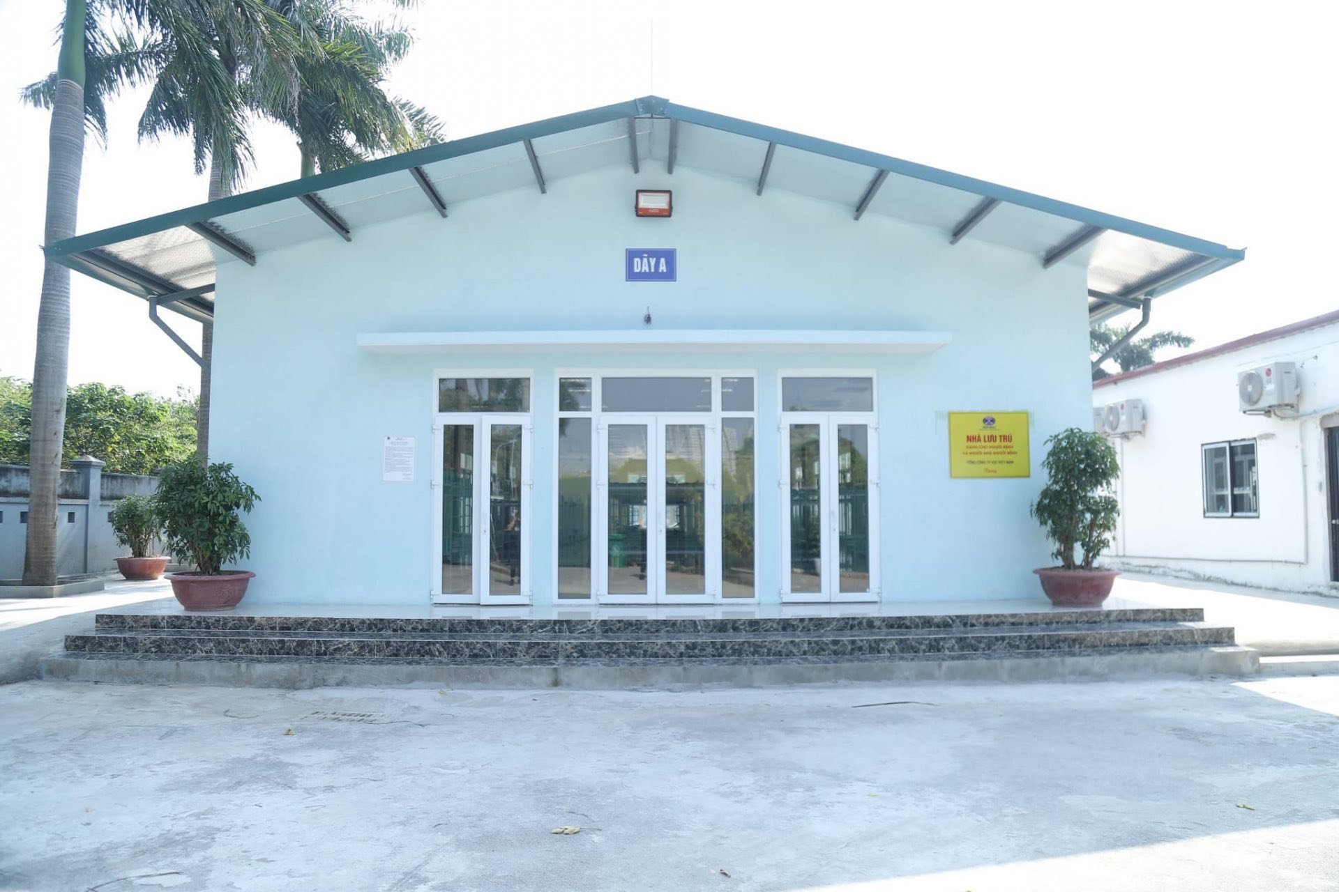 nang-nong-4-17797868004601246859965 Tăng bàn khám, mở cửa từ 5 giờ sáng... để giảm áp lực cho bệnh nhân ung thư ngày nắng nóng- Ảnh 4.