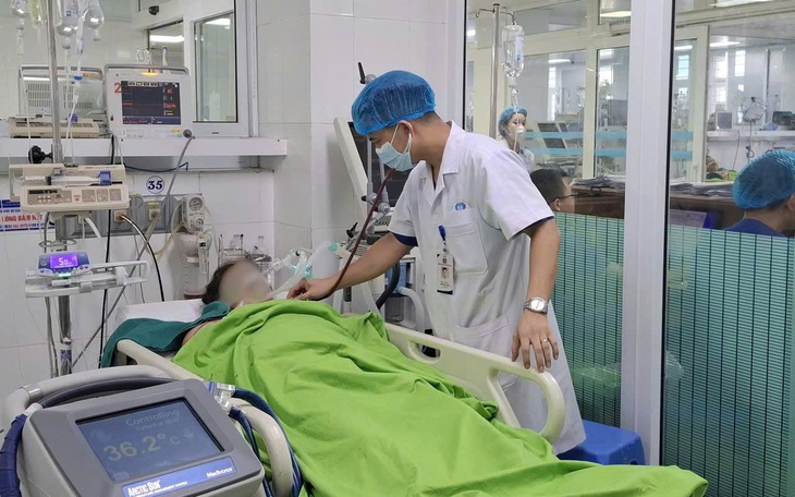 Sử dụng rượu bia nhiều năm, người đàn ông ngừng tuần hoàn 2 lần do nhồi máu cơ tim- Ảnh 2.