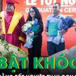 Người mẹ bật khóc khi nhận bằng tốt nghiệp thay con trai mãi dang dở tuổi 19