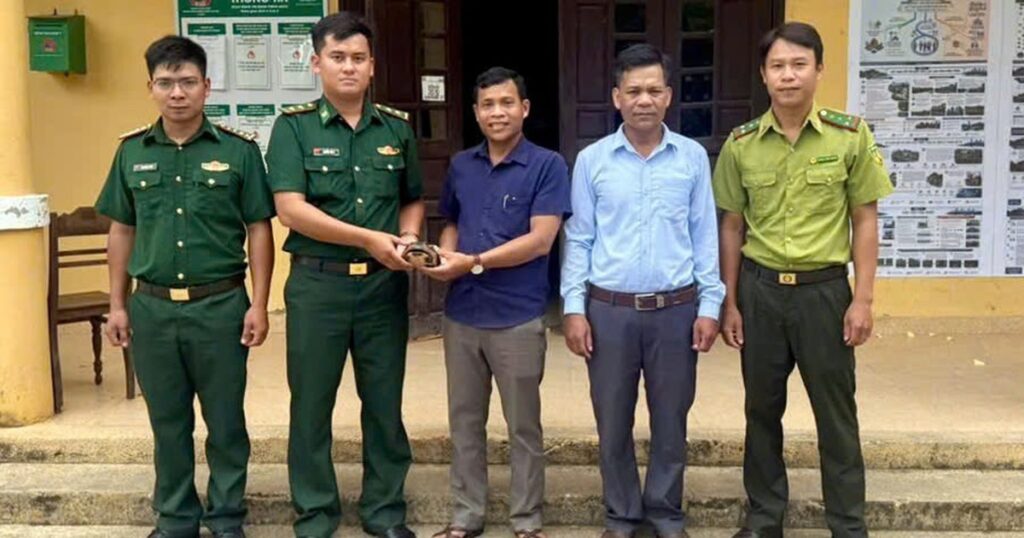 Phát hiện động vật quý hiếm, người dân ở Huế giao nộp bộ đội biên phòng
