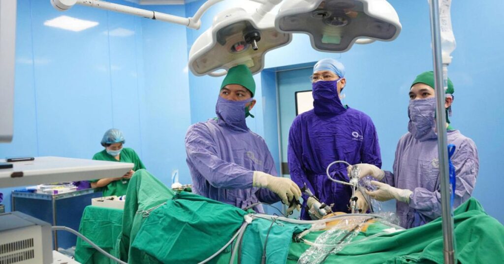 Cụ ông 74 tuổi thoát nguy cơ ung thư nhờ một lần khám sức khỏe định kỳ