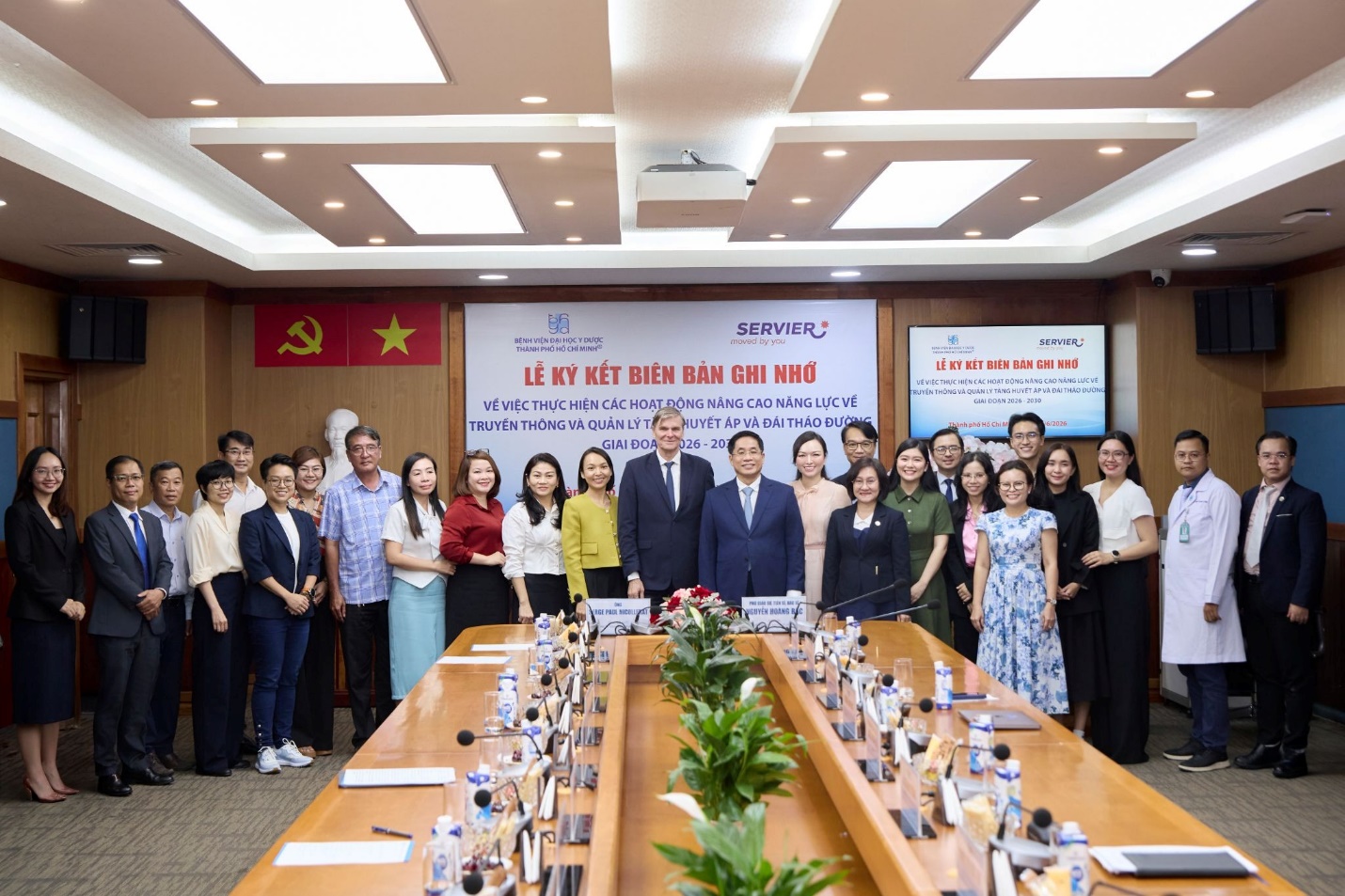 photo-1781266581866-17812665823491145803799 Bệnh viện Đại học Y Dược TP. Hồ Chí Minh và Servier Việt Nam ký ghi nhớ hợp tác nâng cao năng lực truyền thông và quản lý tăng huyết áp, đái tháo đường giai đoạn 2026 – 2030- Ảnh 1.