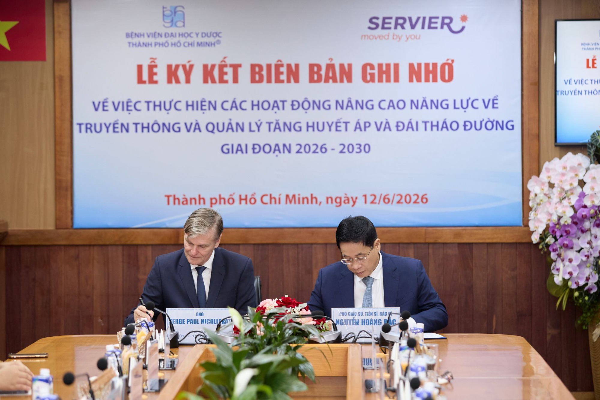 photo-1781266584877-1781266585358757224777 Bệnh viện Đại học Y Dược TP. Hồ Chí Minh và Servier Việt Nam ký ghi nhớ hợp tác nâng cao năng lực truyền thông và quản lý tăng huyết áp, đái tháo đường giai đoạn 2026 – 2030- Ảnh 3.