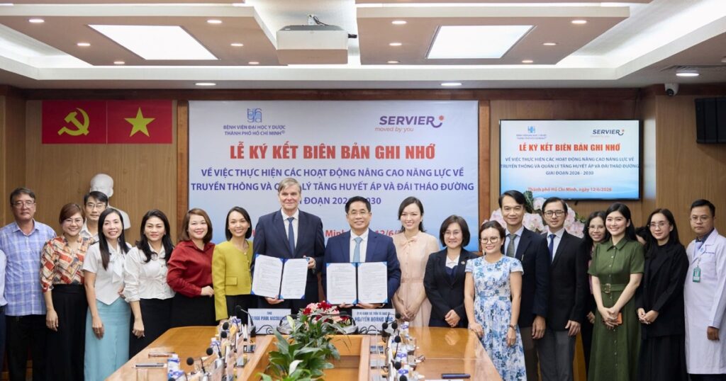 Bệnh viện Đại học Y Dược TP. Hồ Chí Minh và Servier Việt Nam ký ghi nhớ hợp tác nâng cao năng lực truyền thông và quản lý tăng huyết áp, đái tháo đường giai đoạn 2026 – 2030