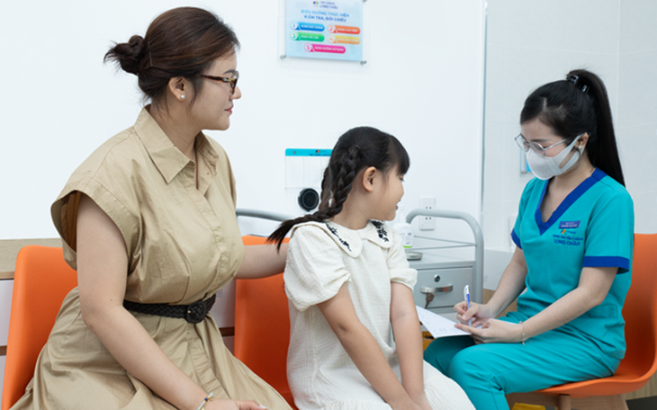 Cứu sống bé trai 23 tháng tuổi mắc tay chân miệng với nhiều biến chứng thần kinh, hô hấp và tuần hoàn- Ảnh 2.
