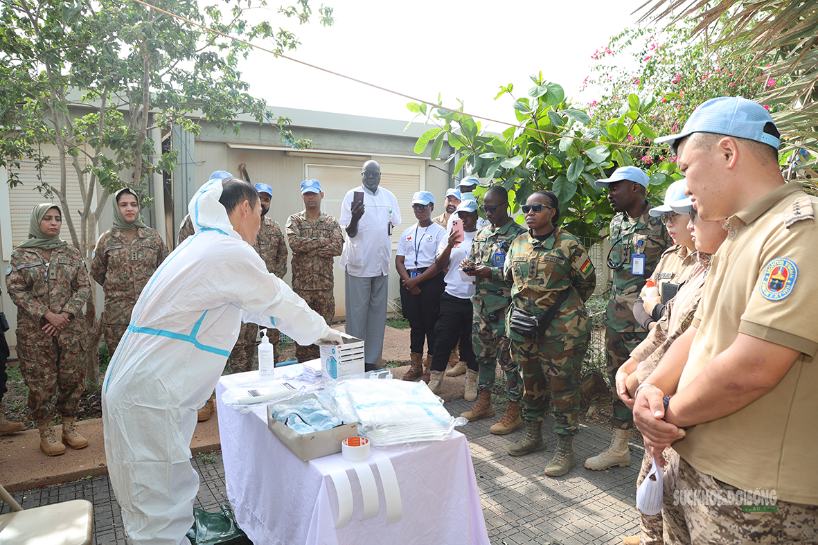 quan-y-viet-nam-chu-dong-truoc-nguy-co-ebola-1-1781147624177331405786 Bệnh viện Dã chiến 2.7 Việt Nam diễn tập ứng phó nguy cơ dịch Ebola tại Nam Sudan - Ảnh 5.