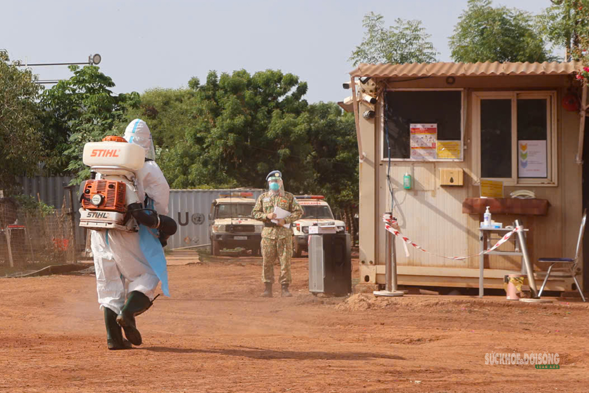 quan-y-viet-nam-chu-dong-truoc-nguy-co-ebola-3-17811475955341522559700 Bệnh viện Dã chiến 2.7 Việt Nam diễn tập ứng phó nguy cơ dịch Ebola tại Nam Sudan - Ảnh 3.