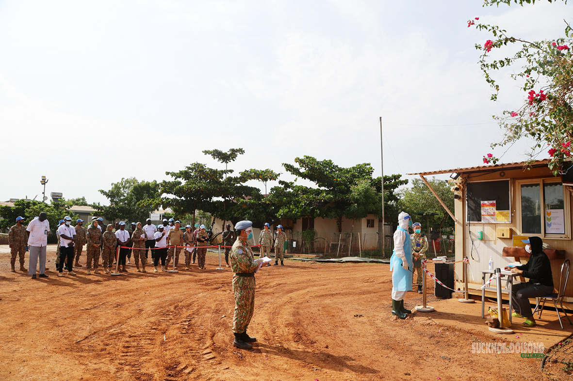 quan-y-viet-nam-chu-dong-truoc-nguy-co-ebola-5-17811475591391285328348 Bệnh viện Dã chiến 2.7 Việt Nam diễn tập ứng phó nguy cơ dịch Ebola tại Nam Sudan - Ảnh 2.