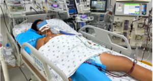 Đá bóng dưới trời nắng, bé trai sốc nhiệt biến chứng huỷ cơ, suy đa cơ quan