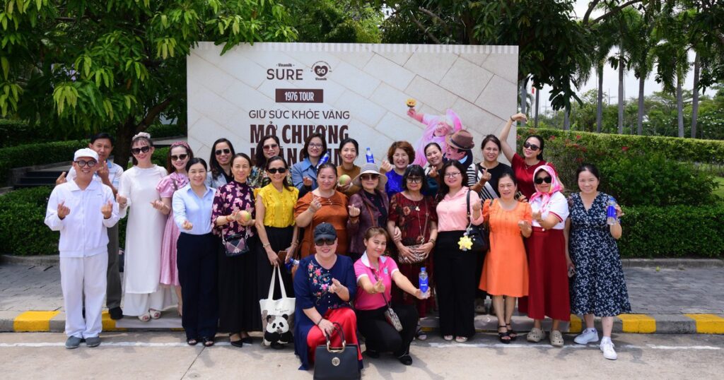 Vinamilk đón thế hệ ‘đồng niên’ tham quan nhà máy với lời hứa chăm sóc sức khỏe bằng dinh dưỡng chất lượng