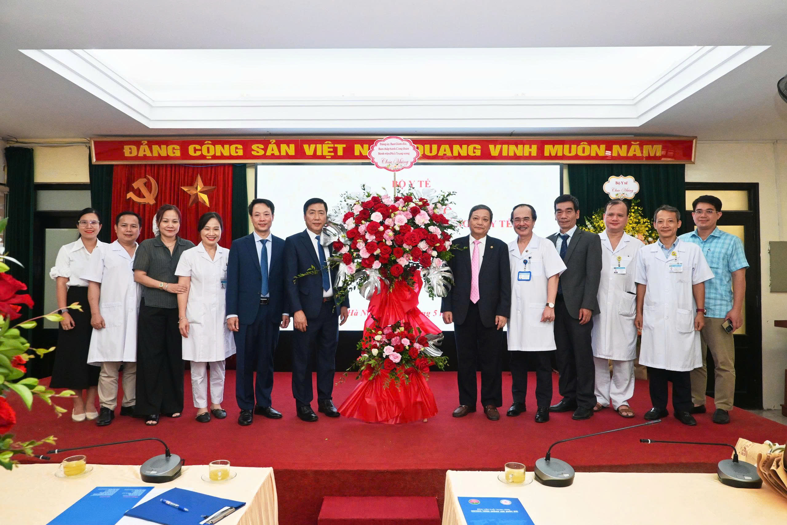 tang-hoa-1779363260709505252423 Bộ Y tế bổ nhiệm Phó Giám đốc phụ trách kinh tế Bệnh viện Phổi Trung ương- Ảnh 3.
