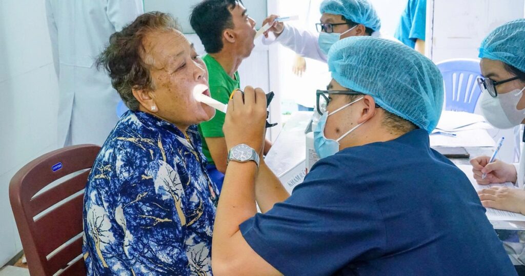 TPHCM đồng loạt khám sức khỏe miễn phí cho người dân từ xã đảo tới nội thành