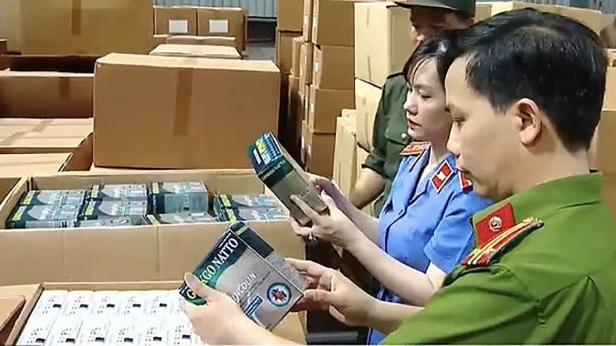 thuc-pham-gia-1757478139757499490533 Bộ Y tế yêu cầu tăng cường kiểm soát thực phẩm giả, siết quảng cáo trên môi trường mạng- Ảnh 1.