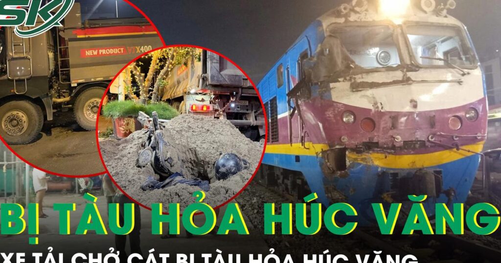 Cố vượt qua đường sắt, xe tải chở cát bị tàu hỏa húc văng, tài xế thoát nạn trong gang tấc