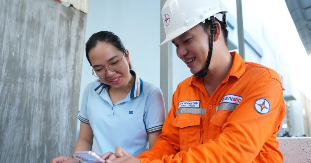 TPHCM yêu cầu tiết kiệm điện mạnh hơn trong mùa nắng nóng, khuyến khích lắp điện mặt trời mái nhà